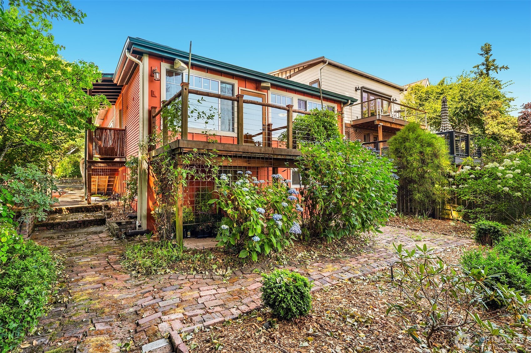 Seattle, Washington, 98112, United States, 2 Bedrooms Bedrooms, ,1 BathroomBathrooms,Residential,For Sale,1907246