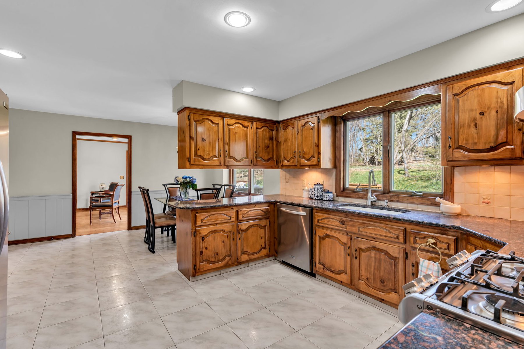  Spacious Middletown Colonial with Updates - 物件實景