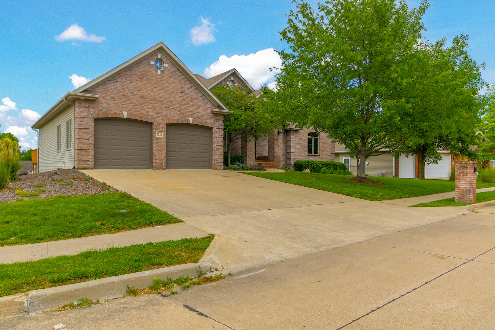 COLUMBIA, Missouri, 65203, United States, 5 Bedrooms Bedrooms, ,4 BathroomsBathrooms,Residential,For Sale,1934961