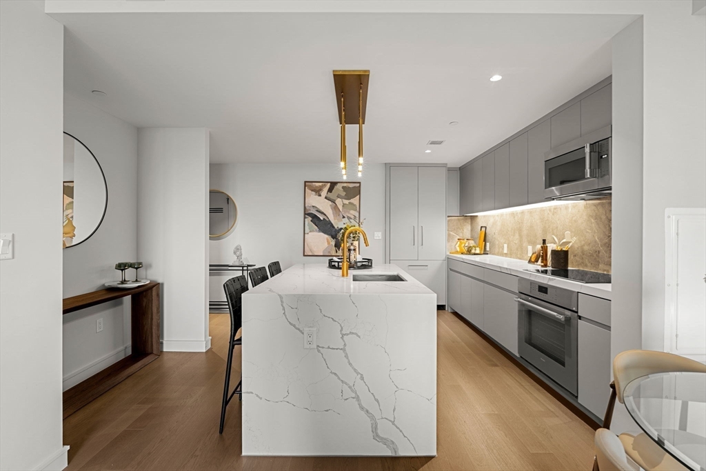 Boston, Massachusetts, 02116, United States, 2 Bedrooms Bedrooms, ,2 BathroomsBathrooms,Residential,For Sale,1995854