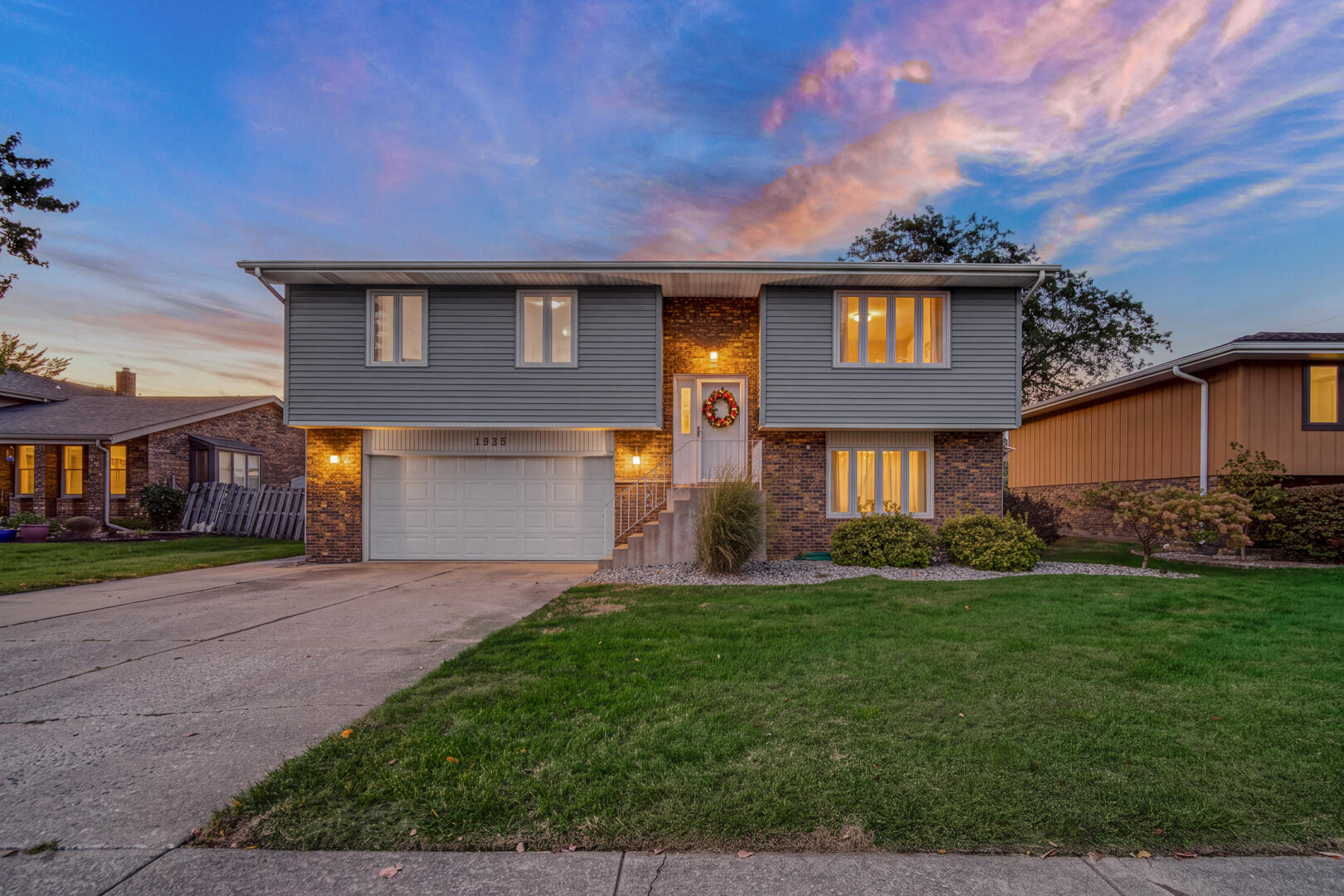 Martha St, Munster, IN 46321
