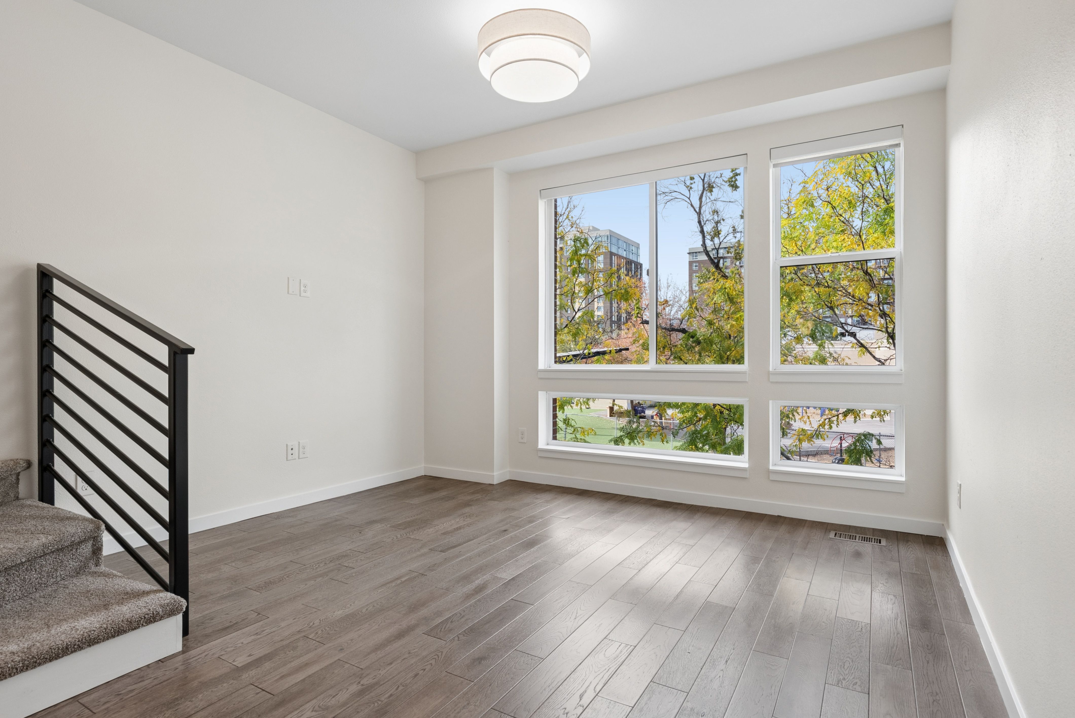  End-Unit Brownstone in North Capitol Hill - 物件實景