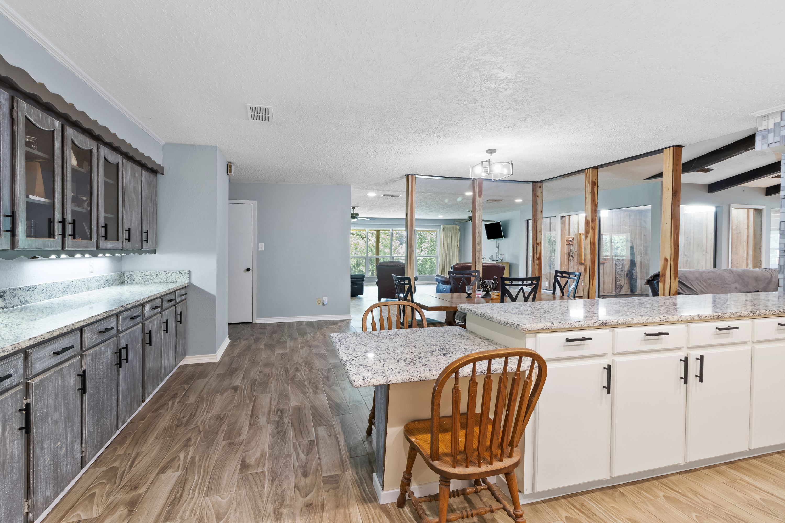 Henderson, Texas, 75652, United States, 6 Bedrooms Bedrooms, ,5 BathroomsBathrooms,Residential,For Sale,1920809