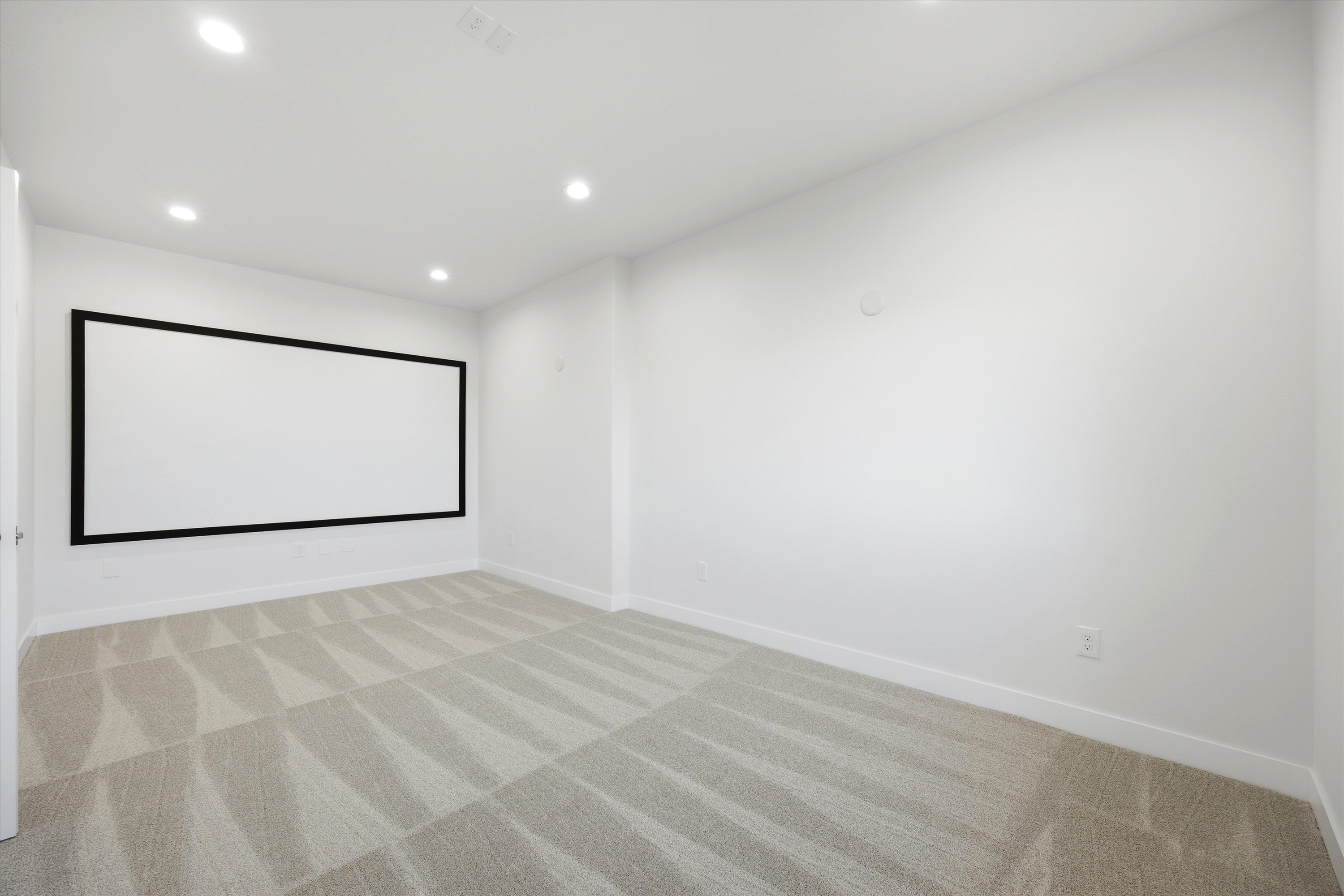  New 5-Bed Home w/ Daylight Basement & 3-Car Garage - 物件實景