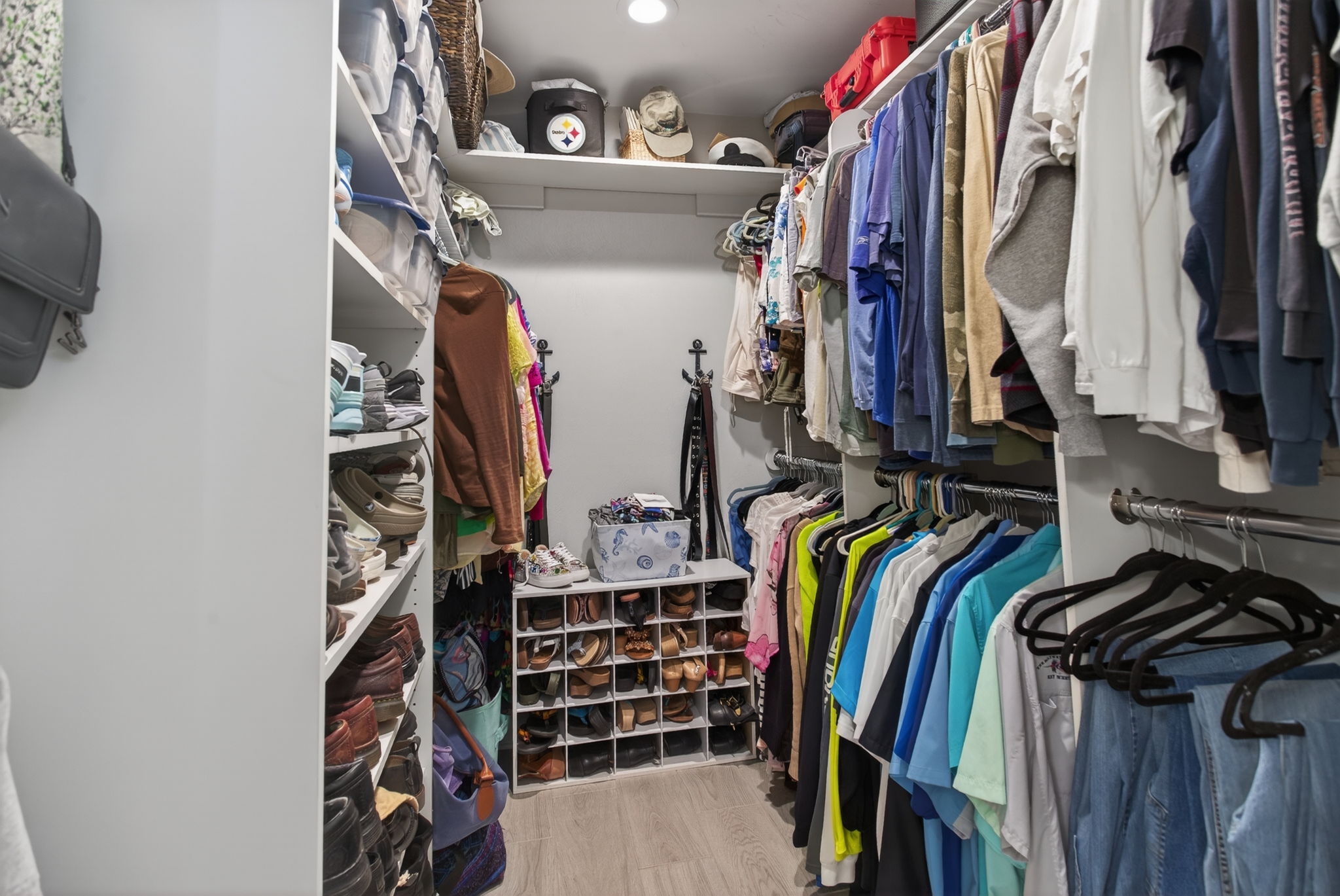 Virginia Beach, Virginia, 23456, United States, 4 Bedrooms Bedrooms, ,3 BathroomsBathrooms,Residential,For Sale,2012108