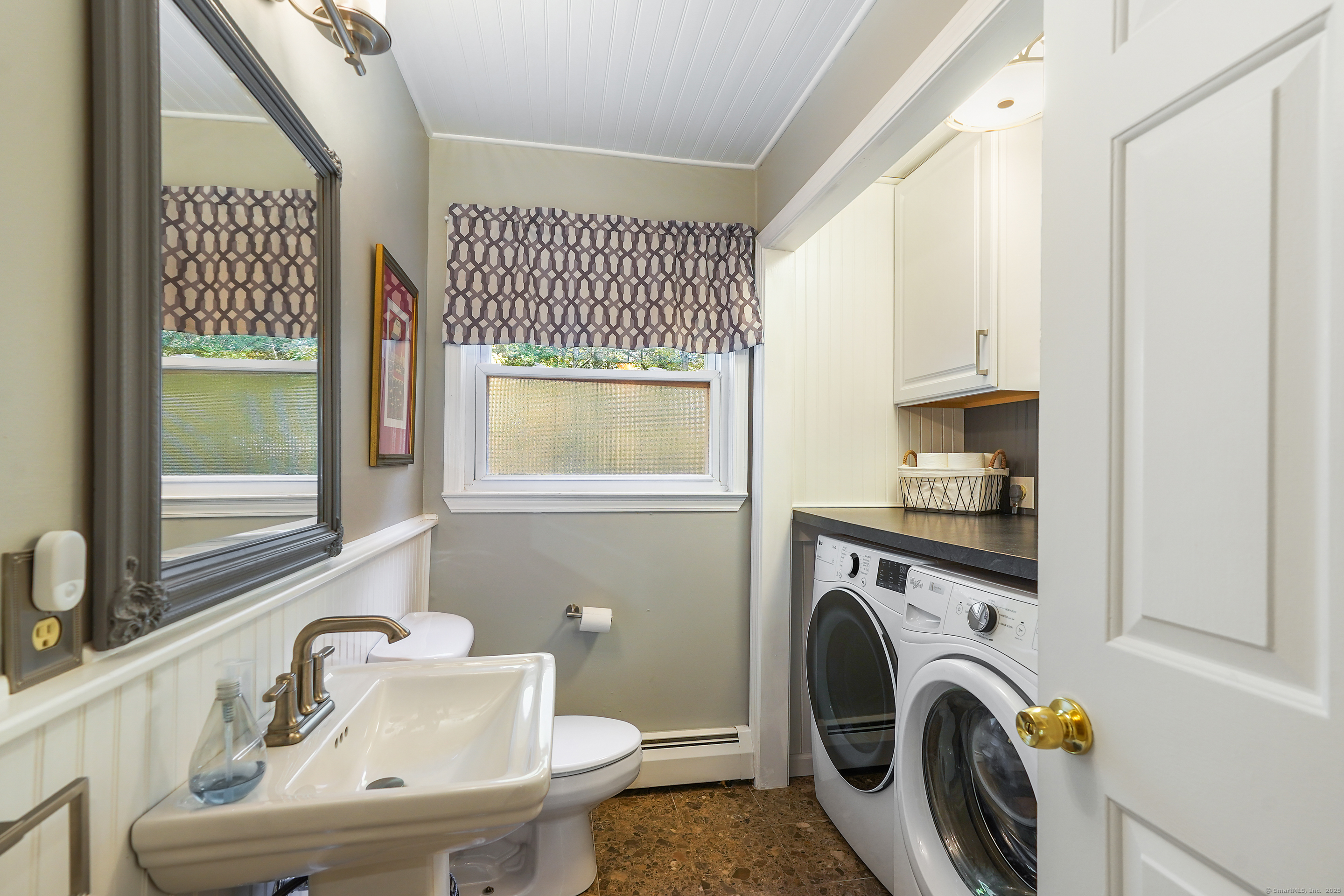 Brookfield, Connecticut, 06804, United States, 4 Bedrooms Bedrooms, ,3 BathroomsBathrooms,Residential,For Sale,1969368