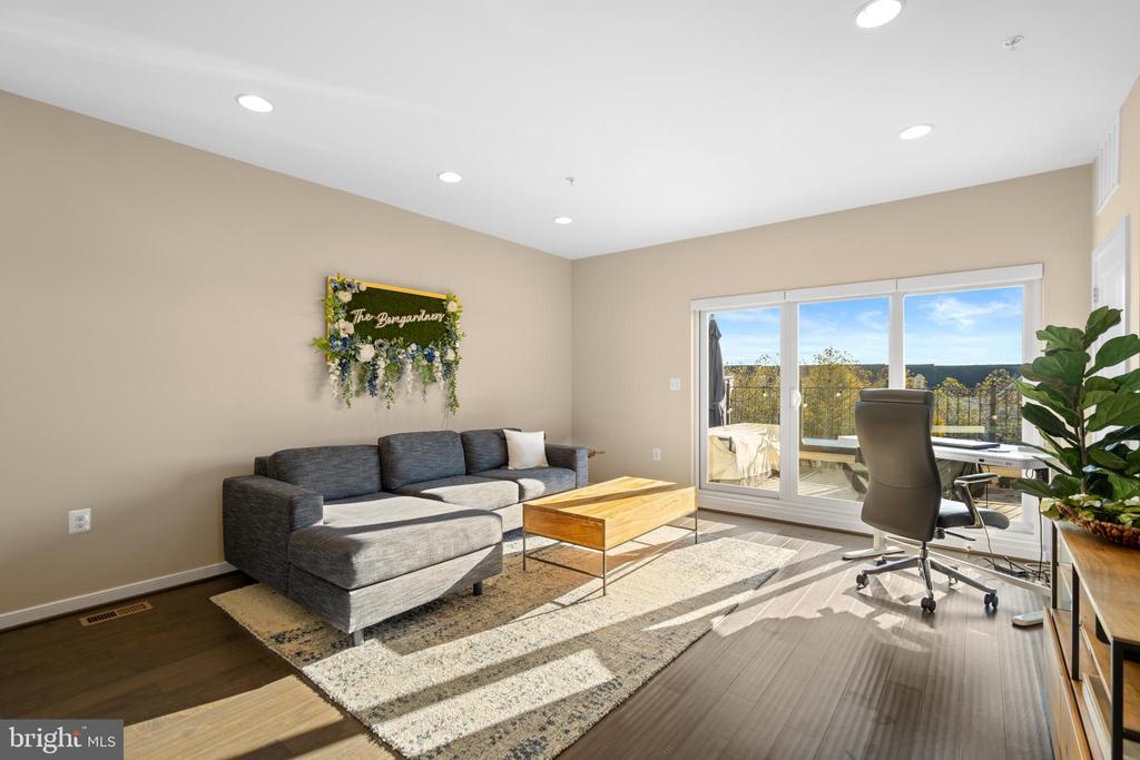 Brambleton, Virginia, 20148, United States, 3 Bedrooms Bedrooms, ,5 BathroomsBathrooms,Residential,For Sale,2005795