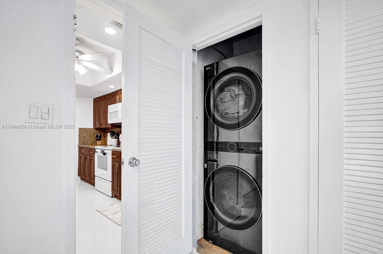 Miami Beach, Florida, 33140, United States, 2 Bedrooms Bedrooms, ,2 BathroomsBathrooms,Residential,For Sale,1907314
