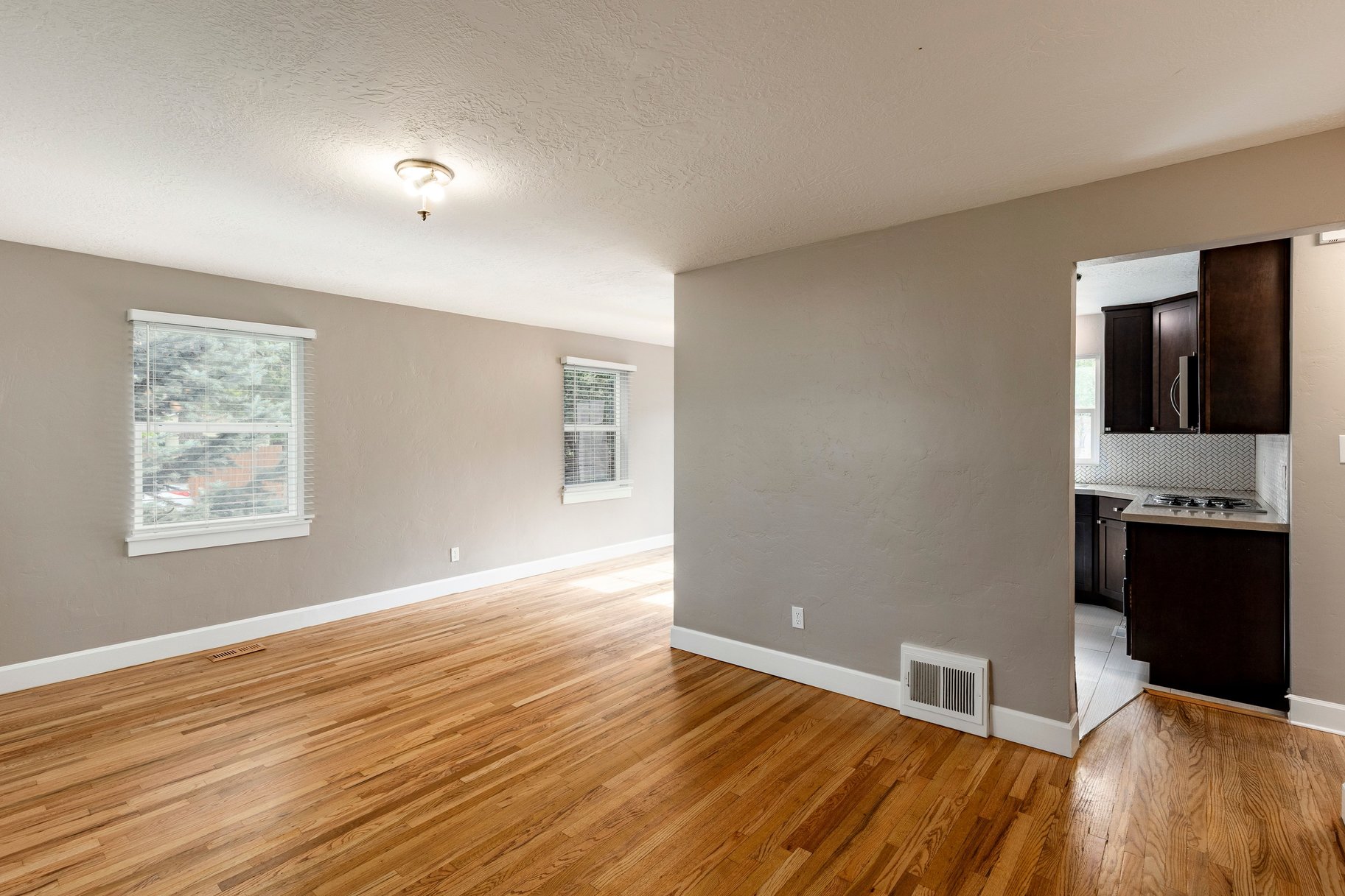  Exceptional Corner Lot in One of Millcreek’s Most Beloved Neighborhoods - 物件實景