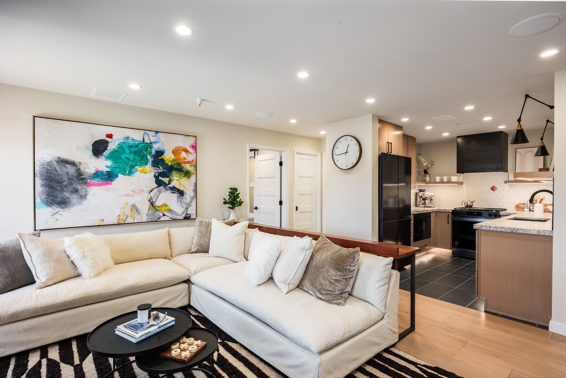  Fully Reimagined Ski-In/Ski-Out Condo — Smart Home Features - 物件實景
