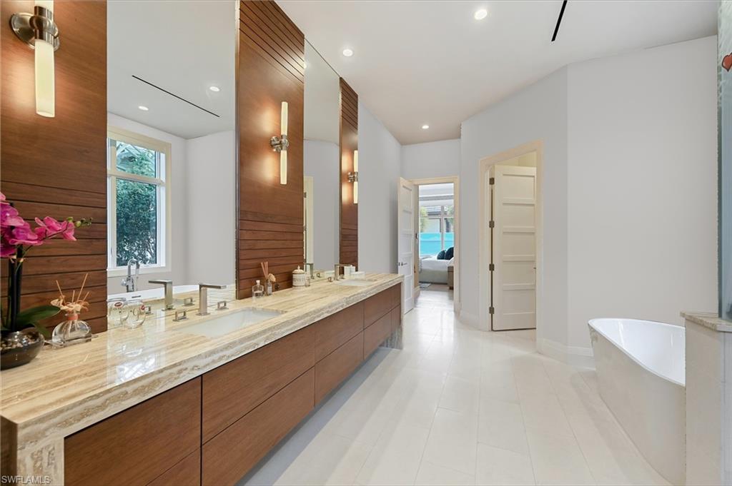 Naples, Florida, 34102, United States, 5 Bedrooms Bedrooms, ,6 BathroomsBathrooms,Residential,For Sale,1912441