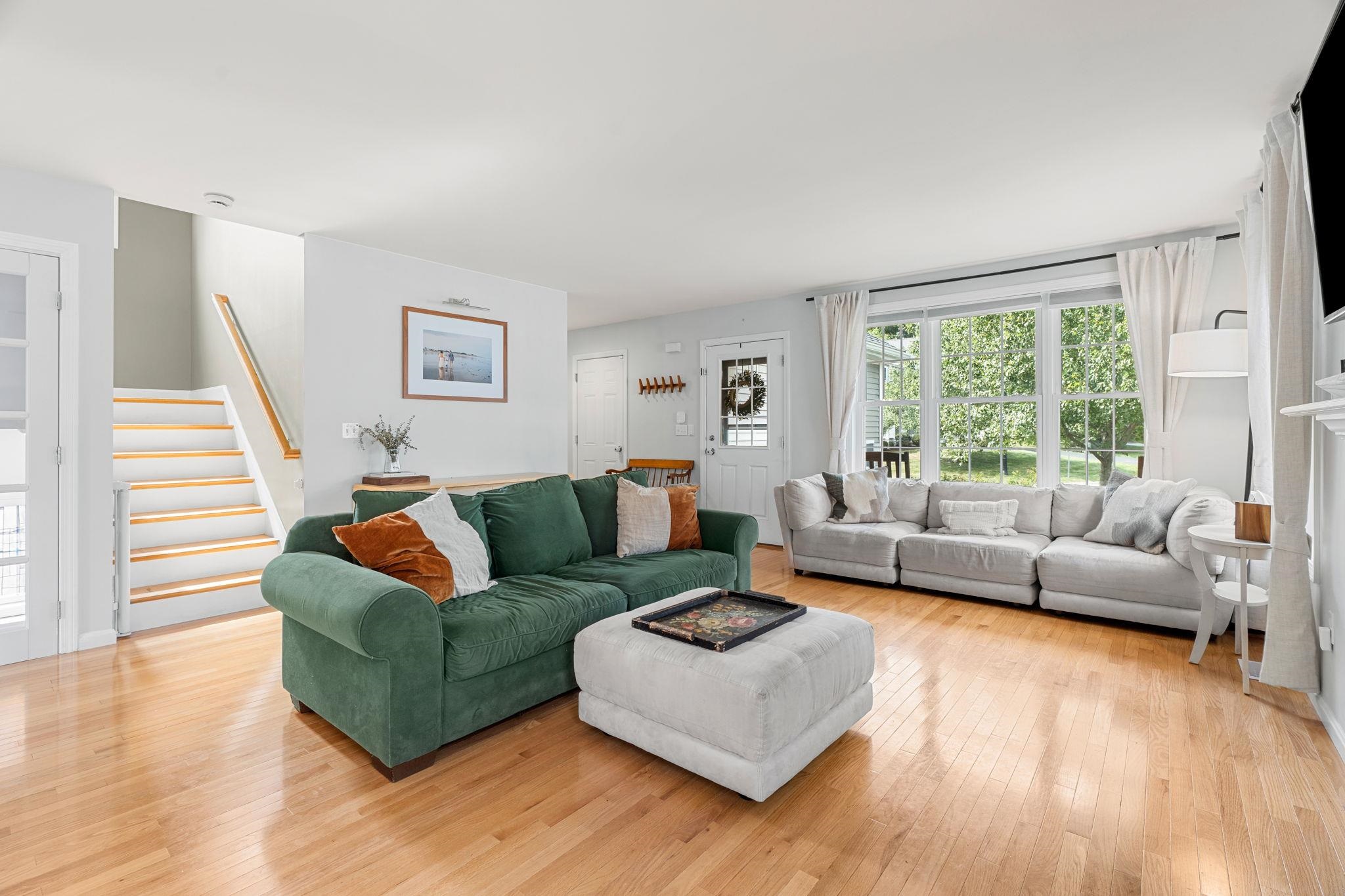 Dover, New Hampshire, 03820, United States, 4 Bedrooms Bedrooms, ,3 BathroomsBathrooms,Residential,For Sale,1941678