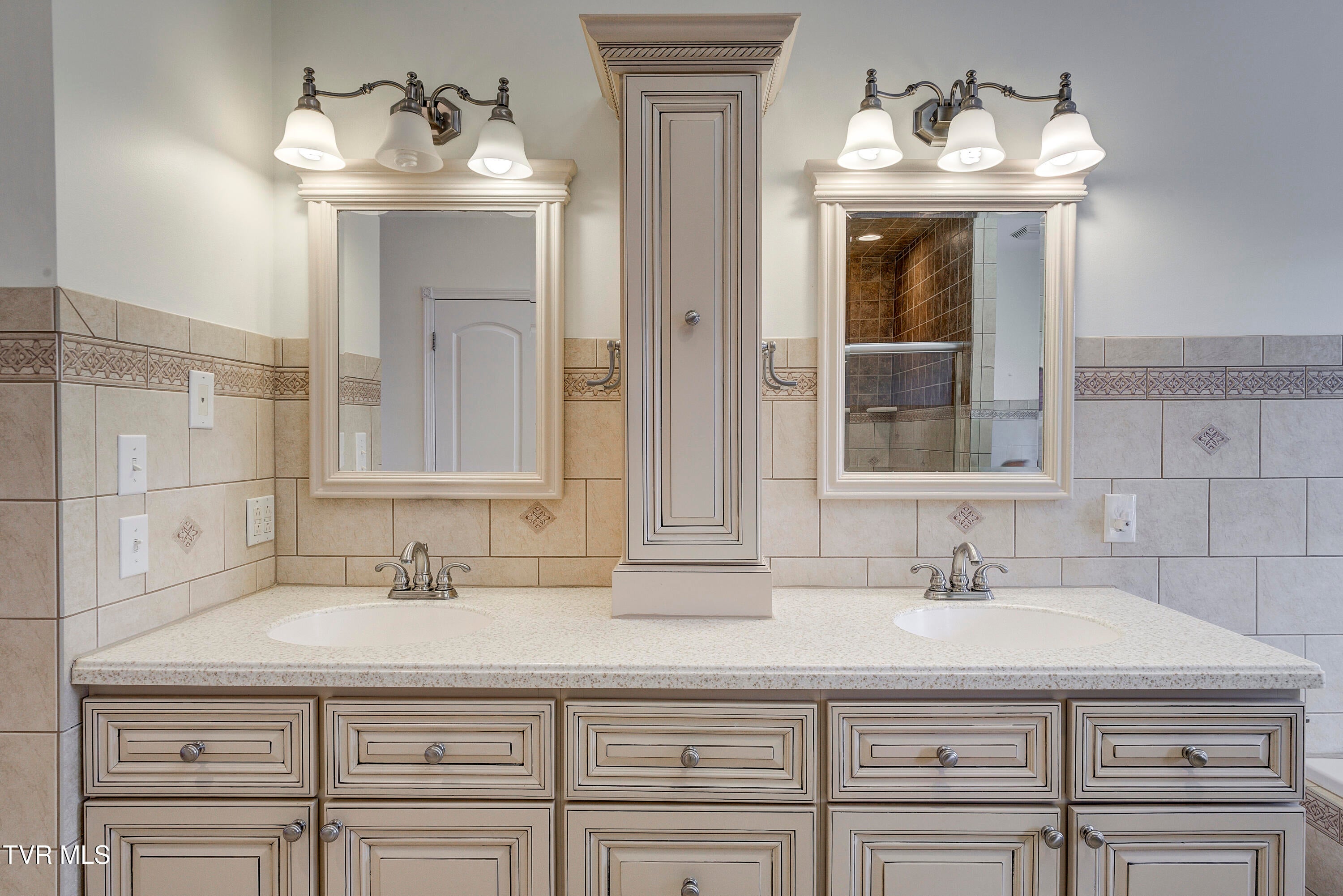 Bristol, Tennessee, 37620, United States, 4 Bedrooms Bedrooms, ,4 BathroomsBathrooms,Residential,For Sale,2001712