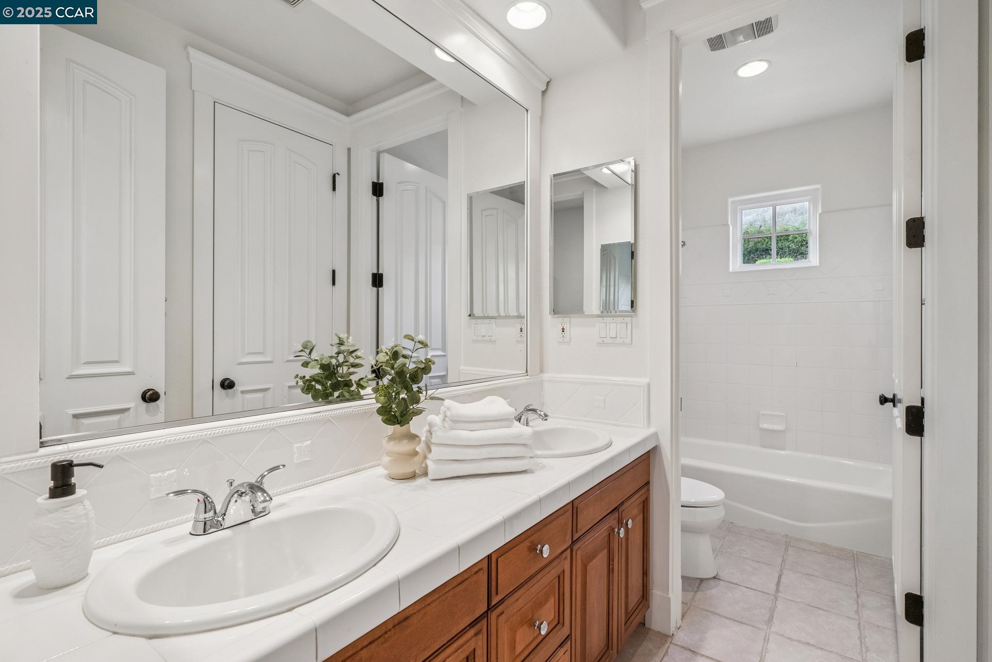 Danville, California, 94506, United States, 5 Bedrooms Bedrooms, ,4 BathroomsBathrooms,Residential,For Sale,1960848