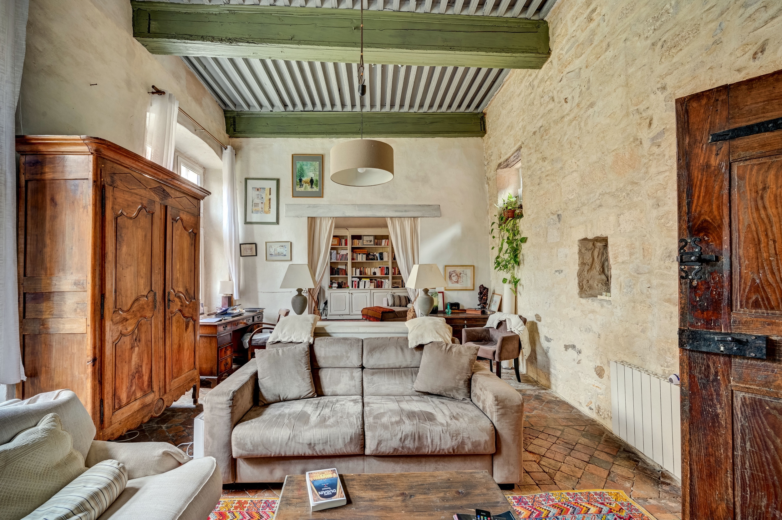  Located near Avignon, Arles and Saint Rémy de Provence, magnificent 15th centur… - 物件實景