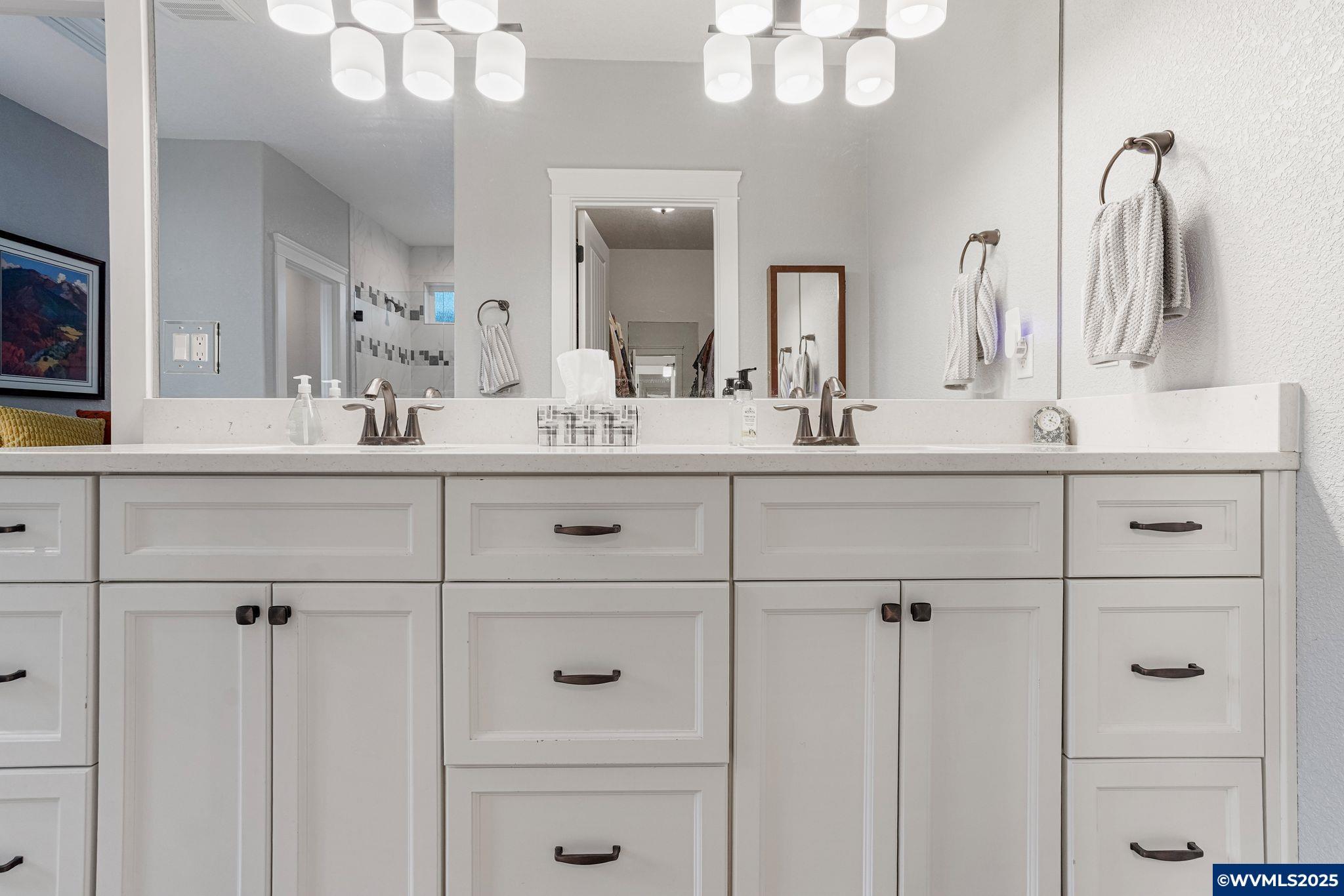 Dallas, Oregon, 97338, United States, 4 Bedrooms Bedrooms, ,2 BathroomsBathrooms,Residential,For Sale,1991904