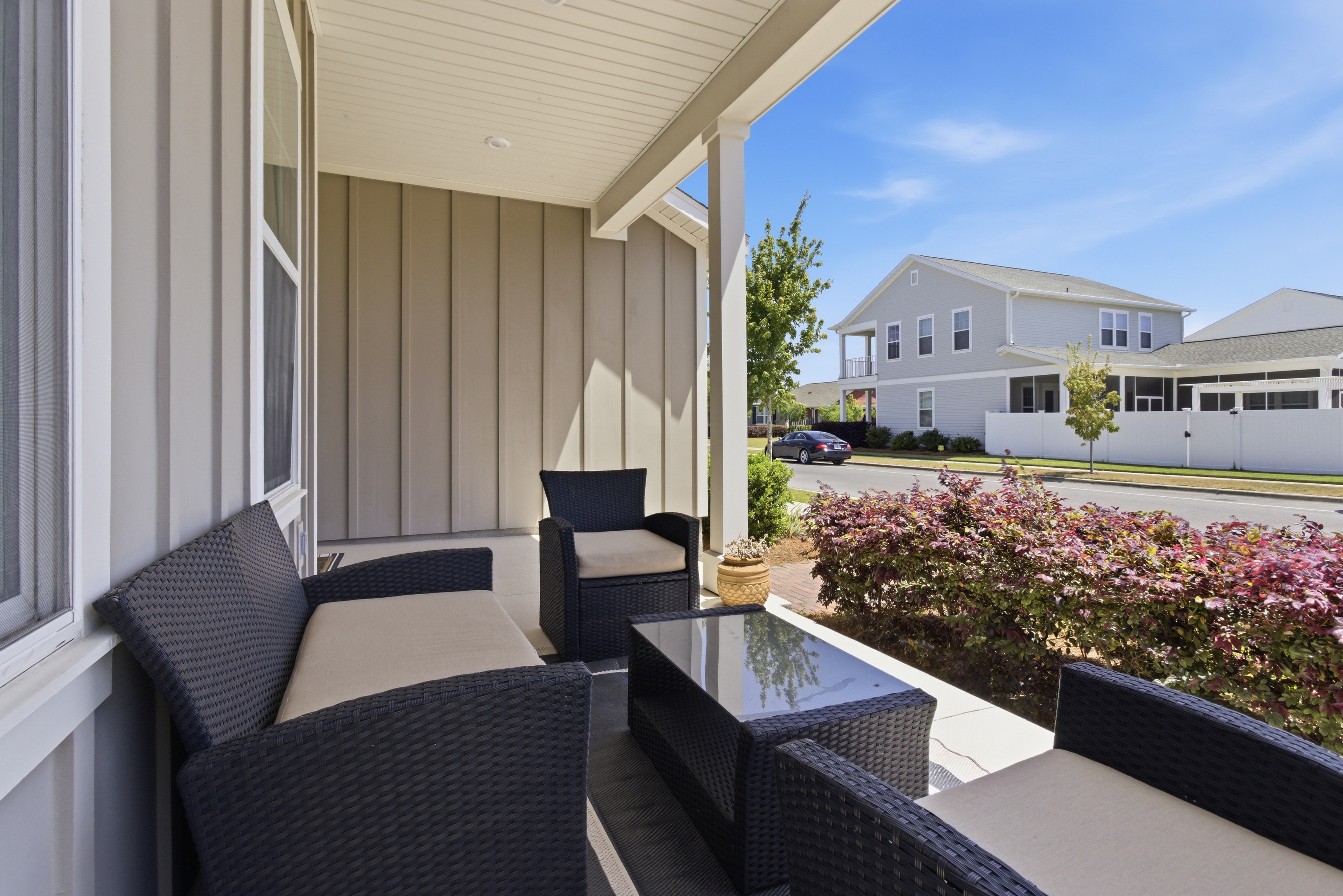  Spacious Corner-Lot Retreat With Flexible Living - 物件實景