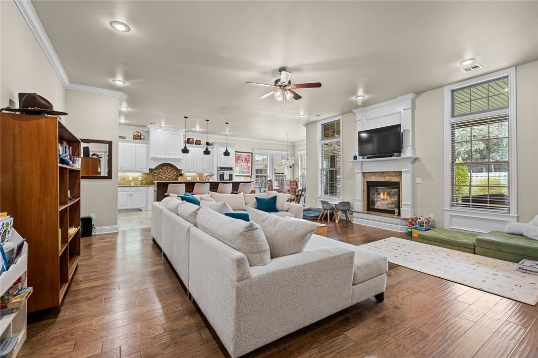 Rogers, Arkansas, 72758, United States, 5 Bedrooms Bedrooms, ,4 BathroomsBathrooms,Residential,For Sale,1882904