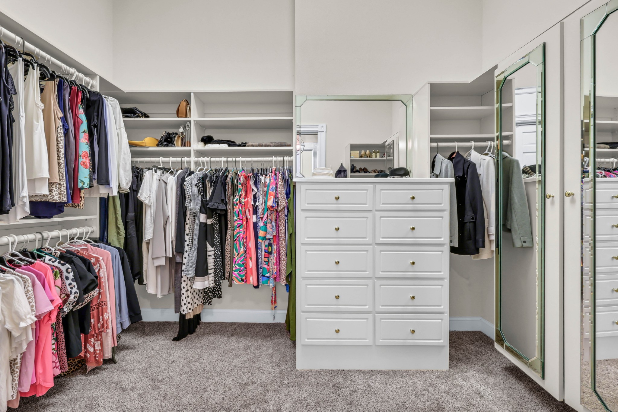 Clarksville, Tennessee, 37043, United States, 4 Bedrooms Bedrooms, ,4 BathroomsBathrooms,Residential,For Sale,1980790