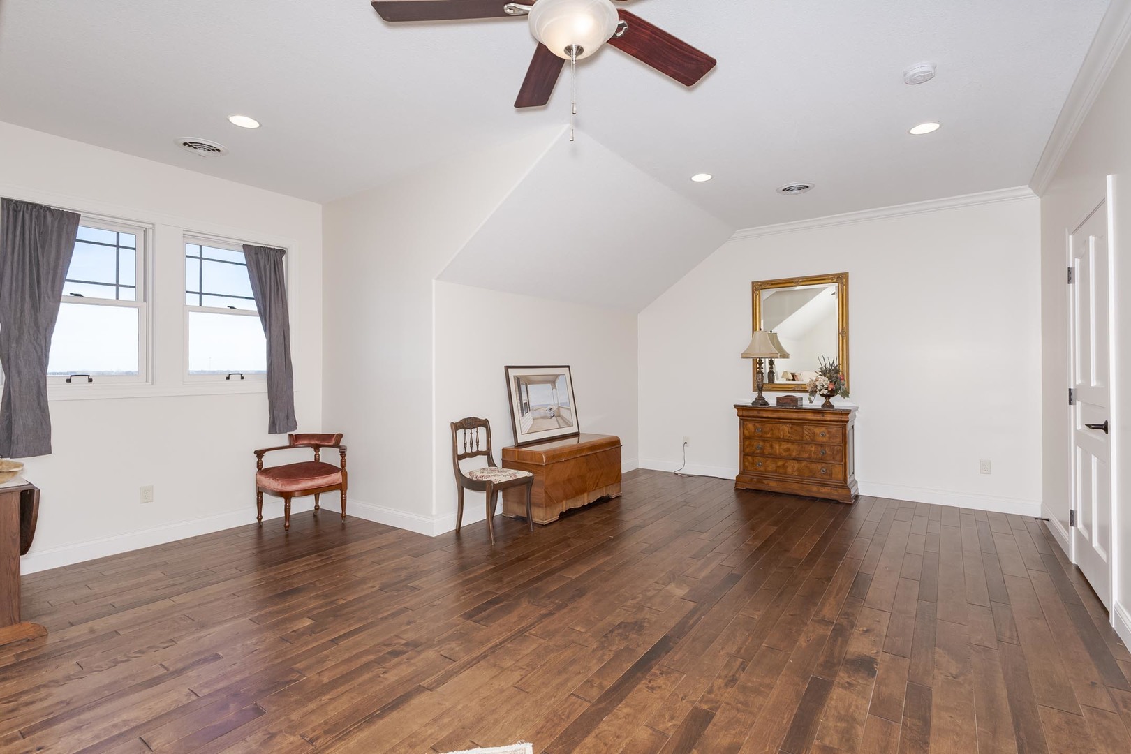 Hudson, Illinois, 61748, United States, 3 Bedrooms Bedrooms, ,5 BathroomsBathrooms,Residential,For Sale,1987913