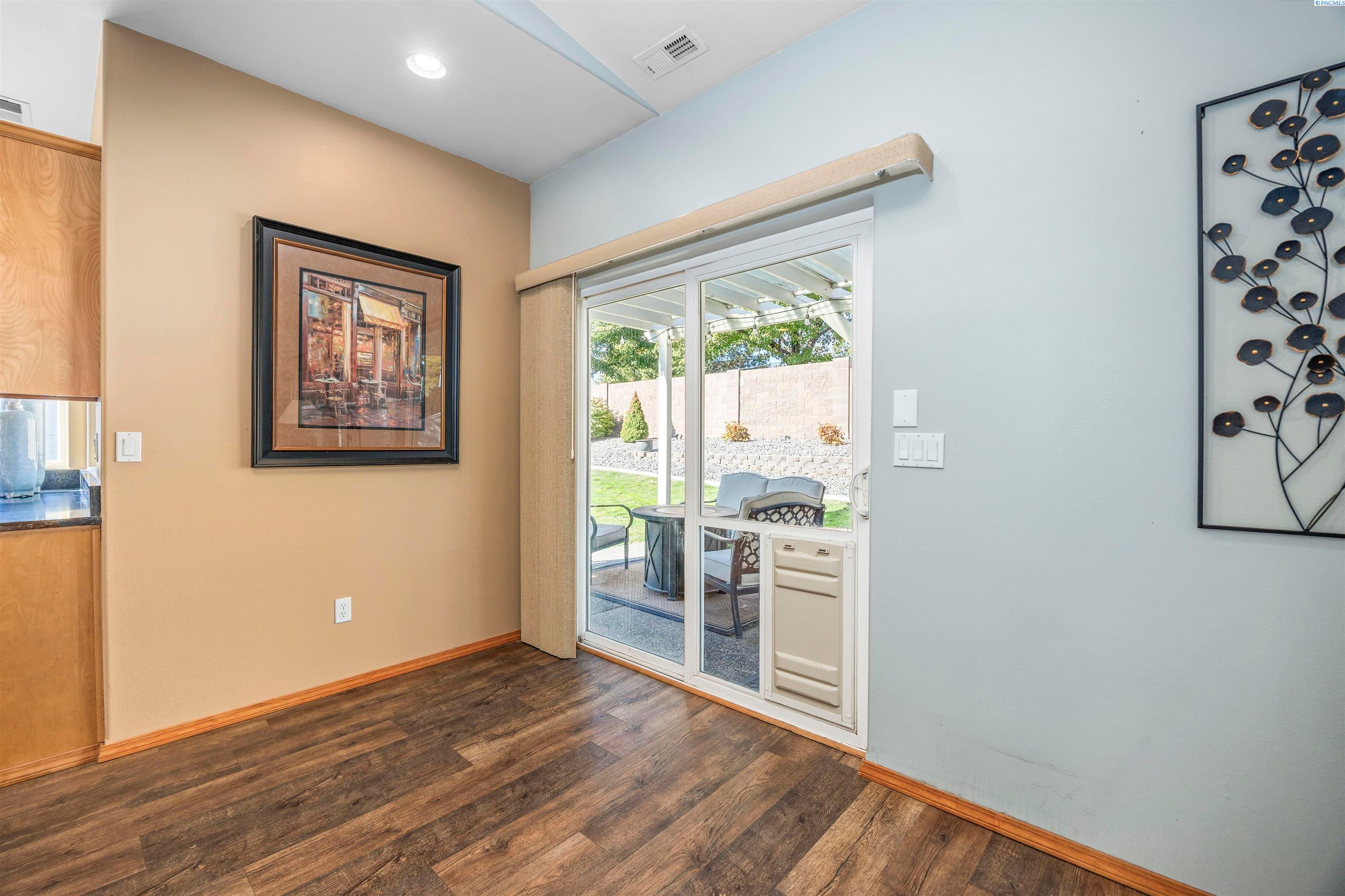 Kennewick, Washington, 99338, United States, 4 Bedrooms Bedrooms, ,2 BathroomsBathrooms,Residential,For Sale,1981833