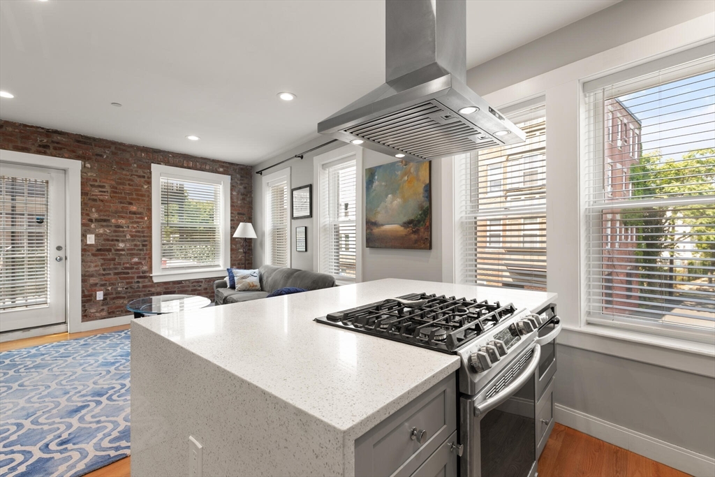 Boston, Massachusetts, 02128, United States, 2 Bedrooms Bedrooms, ,2 BathroomsBathrooms,Residential,For Sale,1925542