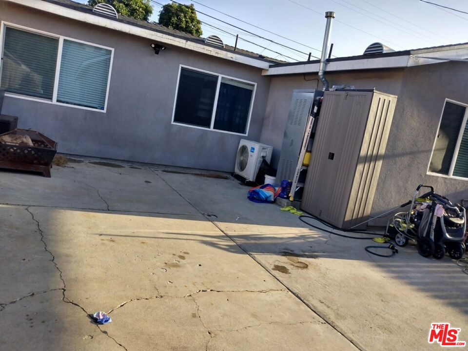 1519 E 89th St, Los Angeles, California, 90002, United States, 7 Bedrooms Bedrooms, ,Residential,For Sale,1519 E 89th St,1618665