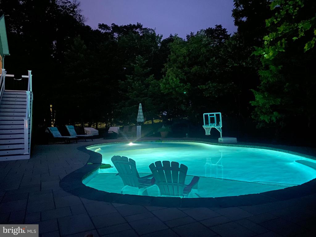 Warrenton, Virginia, 20187, United States, 4 Bedrooms Bedrooms, ,4 BathroomsBathrooms,Residential,For Sale,2048905