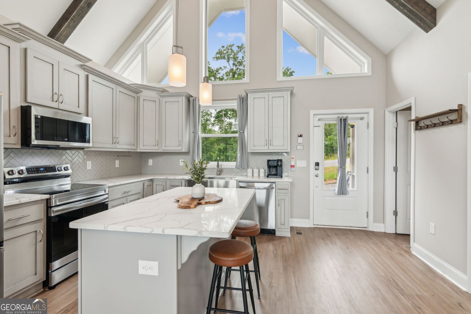 Ellijay, Georgia, 30540, United States, 3 Bedrooms Bedrooms, ,3 BathroomsBathrooms,Residential,For Sale,1858970