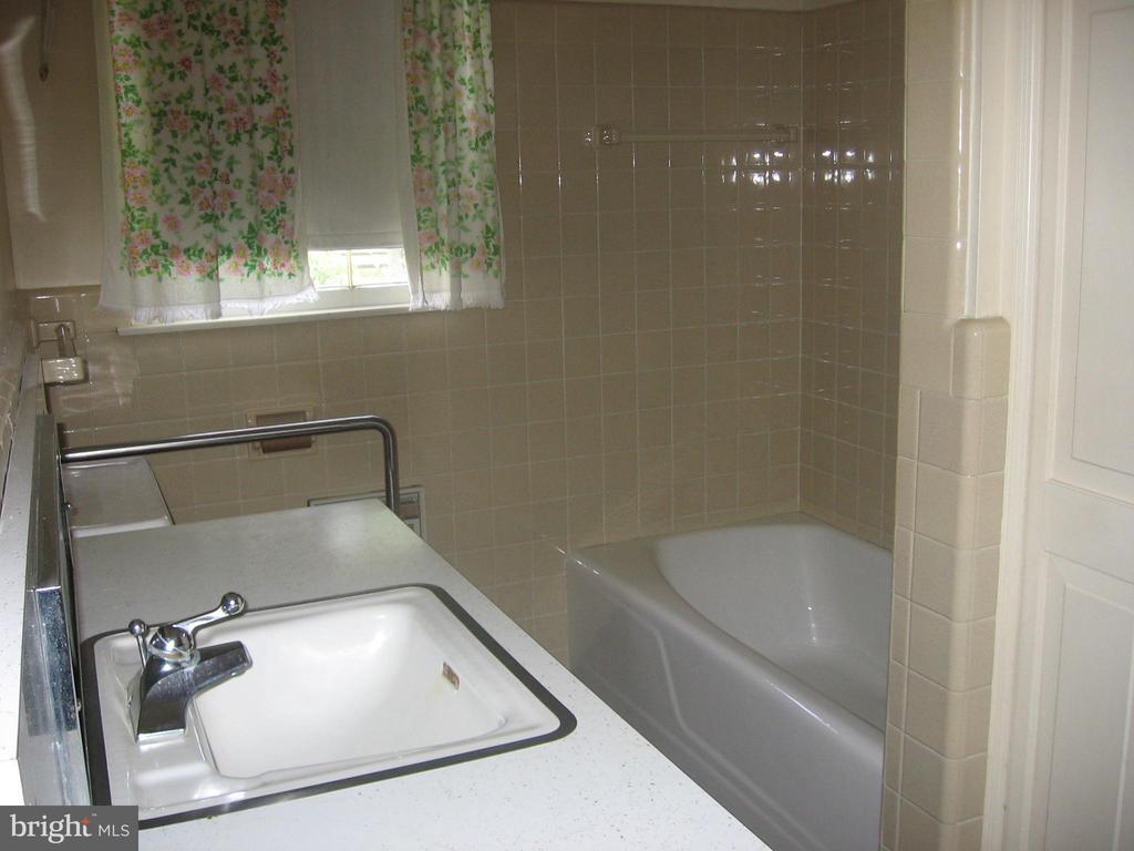 Stephens City, Virginia, 22655, United States, 3 Bedrooms Bedrooms, ,2 BathroomsBathrooms,Residential,For Sale,2001970