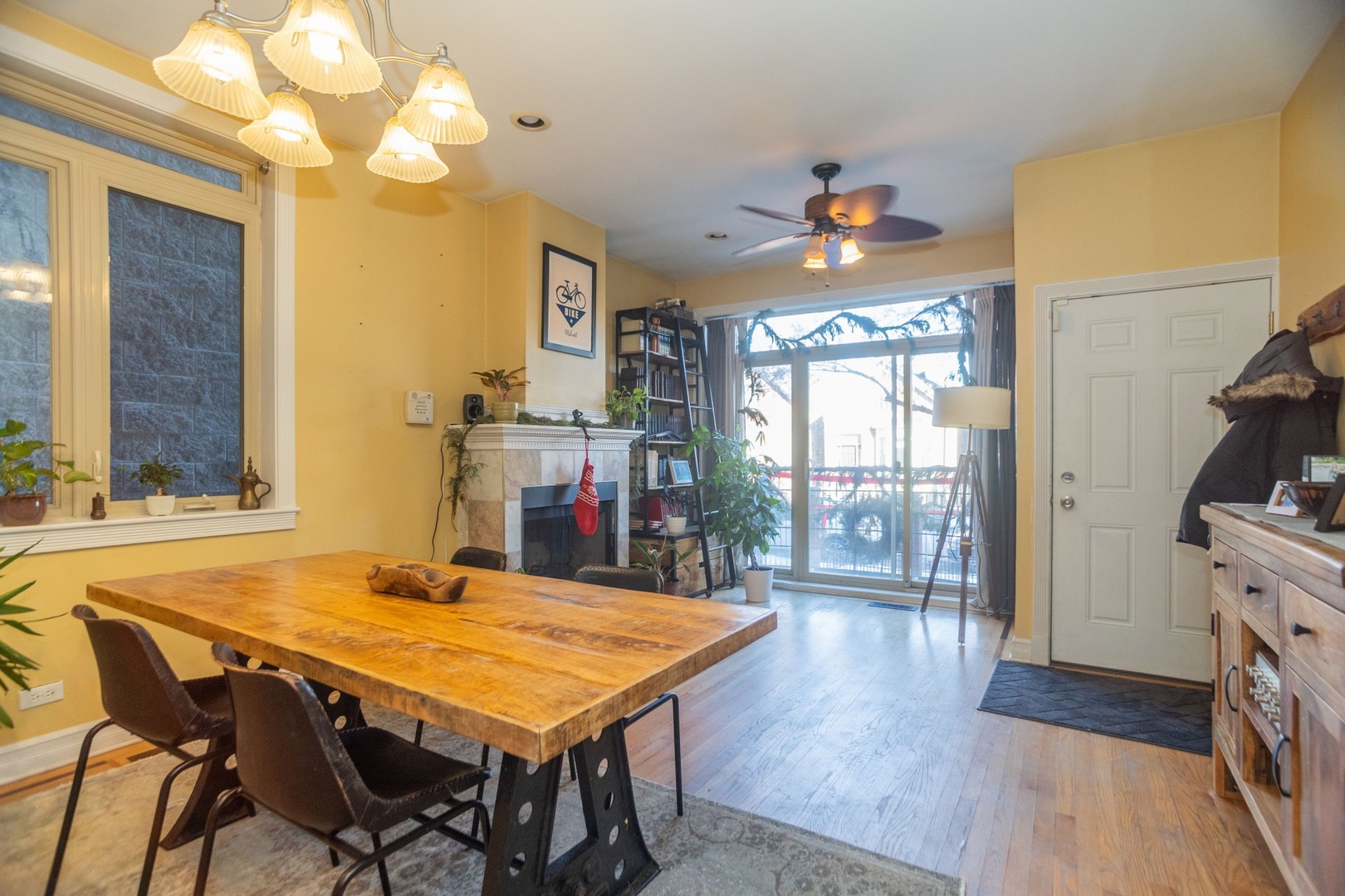 Chicago, Illinois, 60622, United States, 3 Bedrooms Bedrooms, ,3 BathroomsBathrooms,Residential,For Sale,2049281