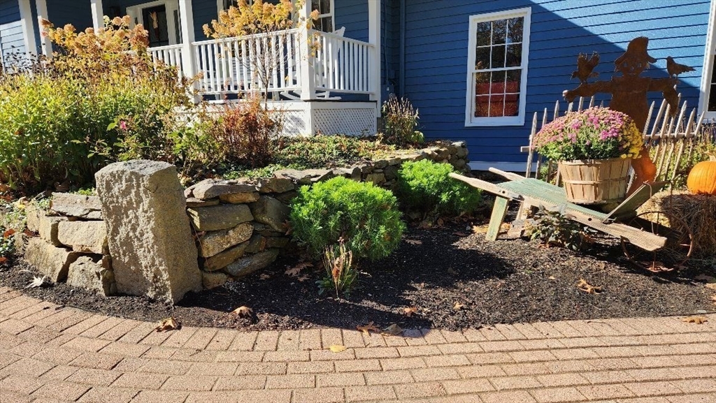 Westford, Massachusetts, 01886, United States, 4 Bedrooms Bedrooms, ,4 BathroomsBathrooms,Residential,For Sale,1987953