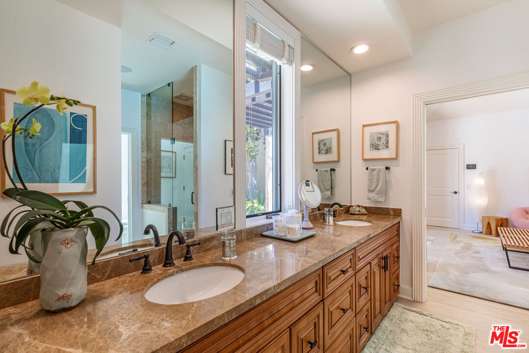 Calabasas, California, 91302, United States, 5 Bedrooms Bedrooms, ,4 BathroomsBathrooms,Residential,For Sale,1926275
