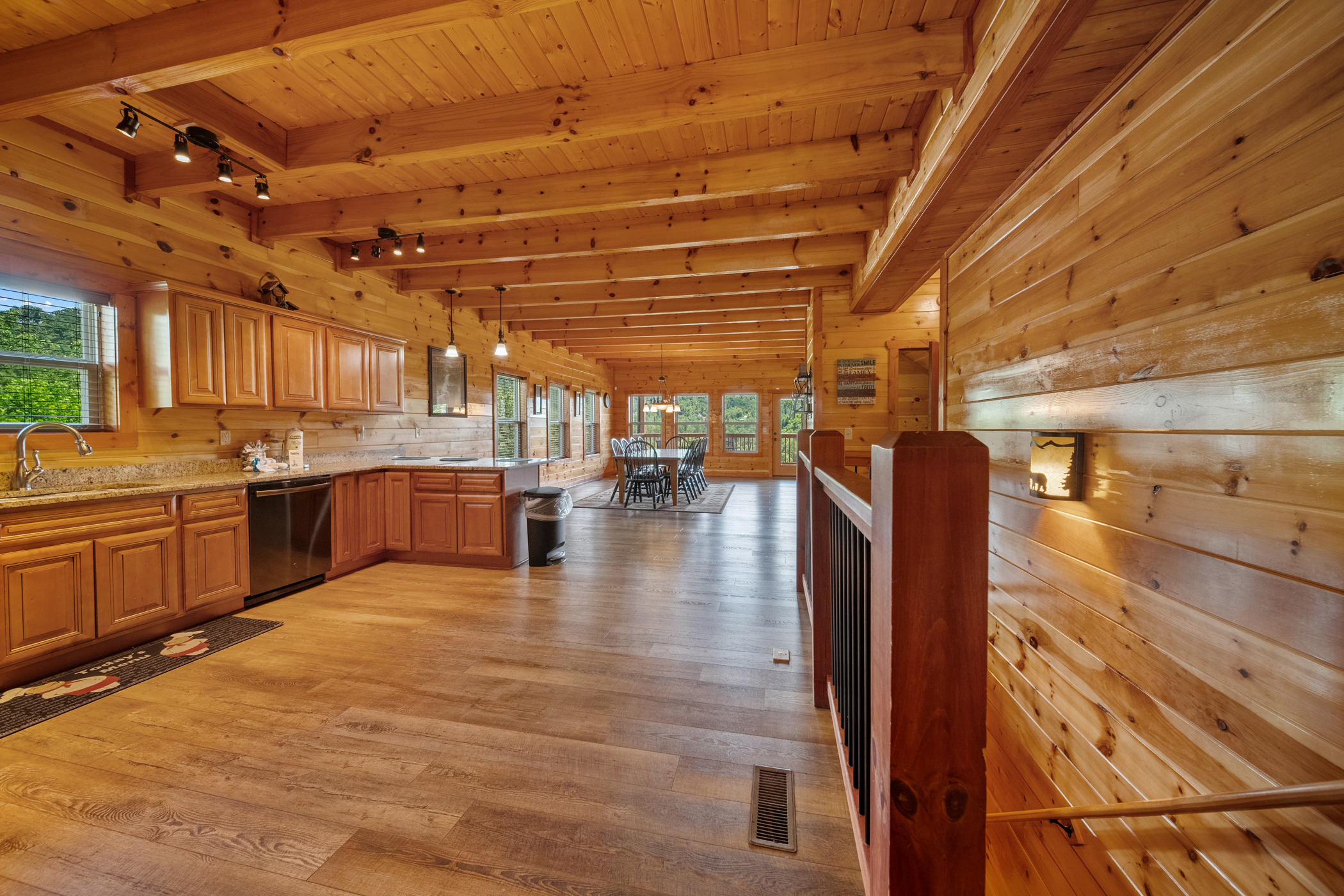 Gatlinburg, Tennessee, 37738, United States, 5 Bedrooms Bedrooms, ,6 BathroomsBathrooms,Residential,For Sale,1914127