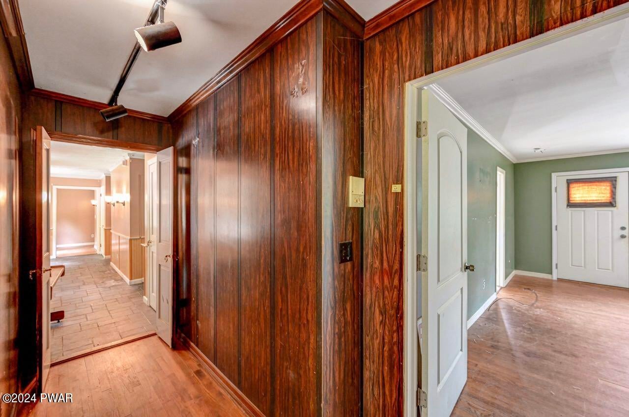 Hawley, Pennsylvania, 18428, United States, 5 Bedrooms Bedrooms, ,4 BathroomsBathrooms,Residential,For Sale,1979290