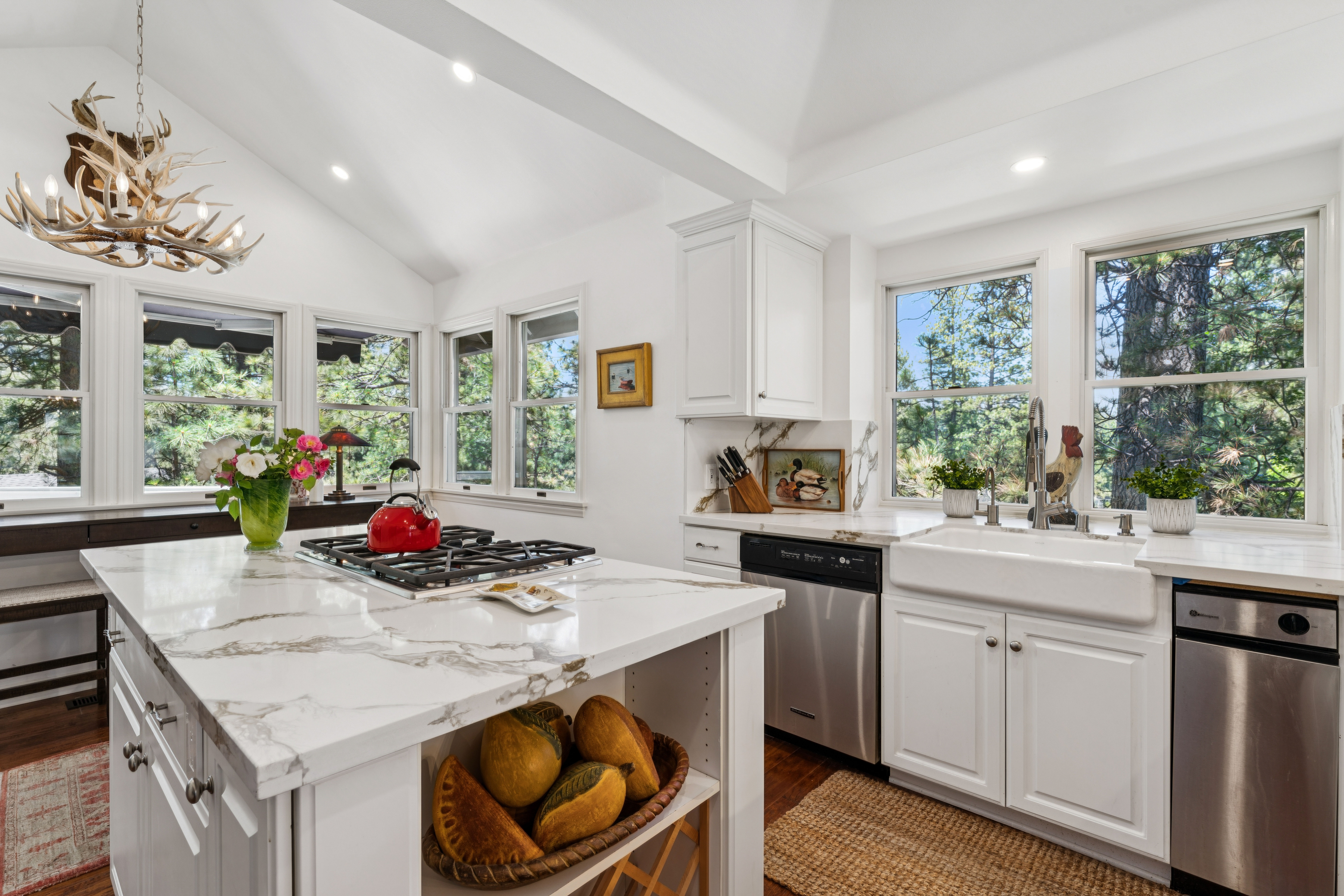  304 Lake Knoll Drive, Lake Arrowhead, CA 92352 - 物件實景