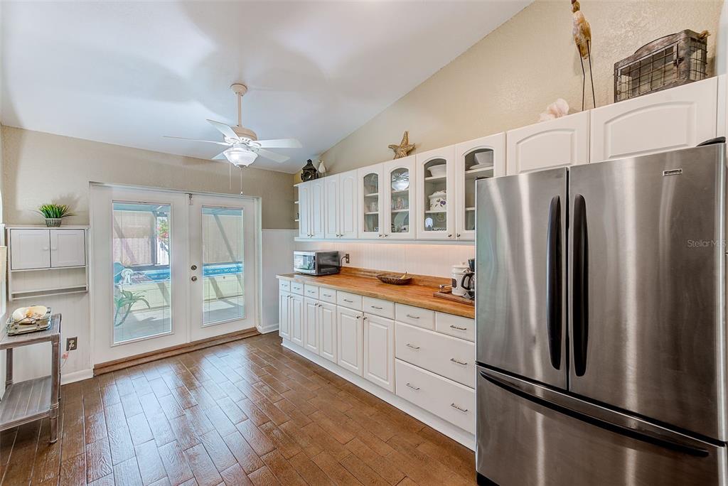 Largo, Florida, 33773, United States, 3 Bedrooms Bedrooms, ,2 BathroomsBathrooms,Residential,For Sale,1939430