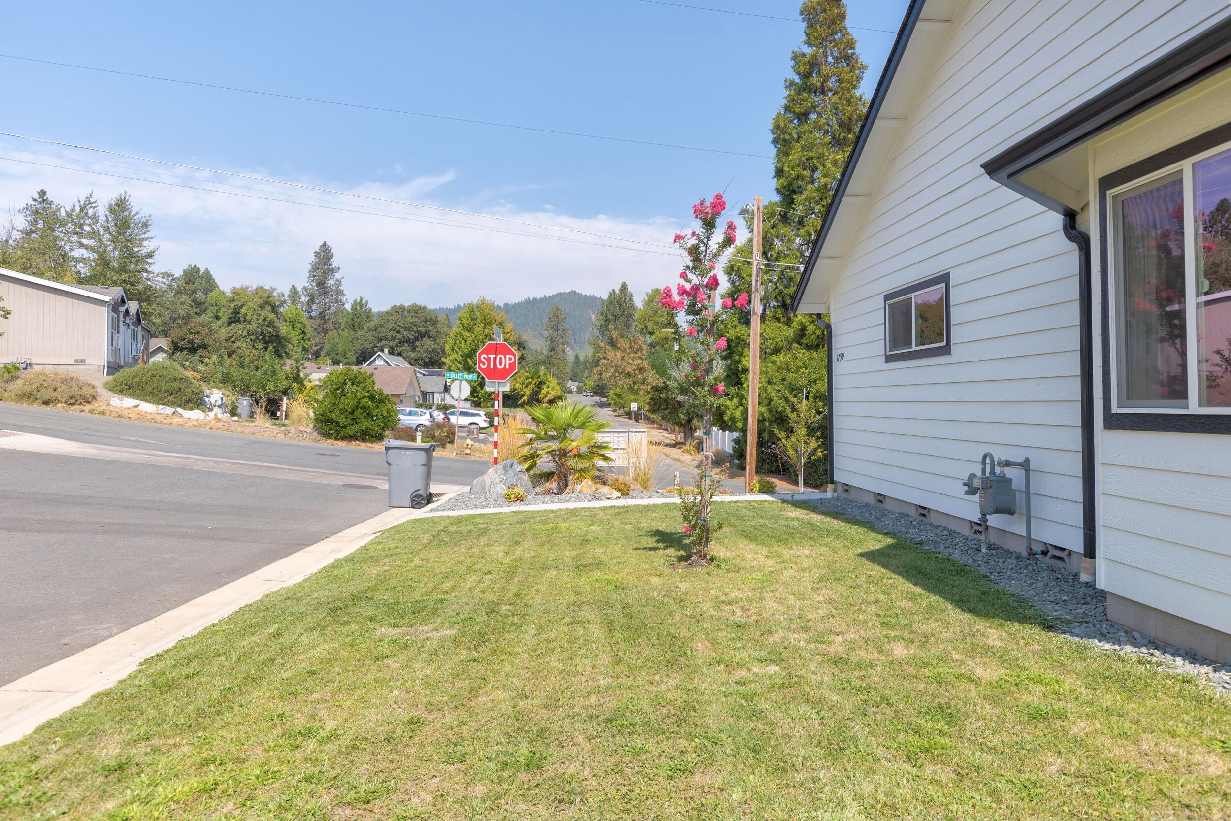 Grants Pass, Oregon, 97526, United States, 5 Bedrooms Bedrooms, ,4 BathroomsBathrooms,Residential,For Sale,1980751