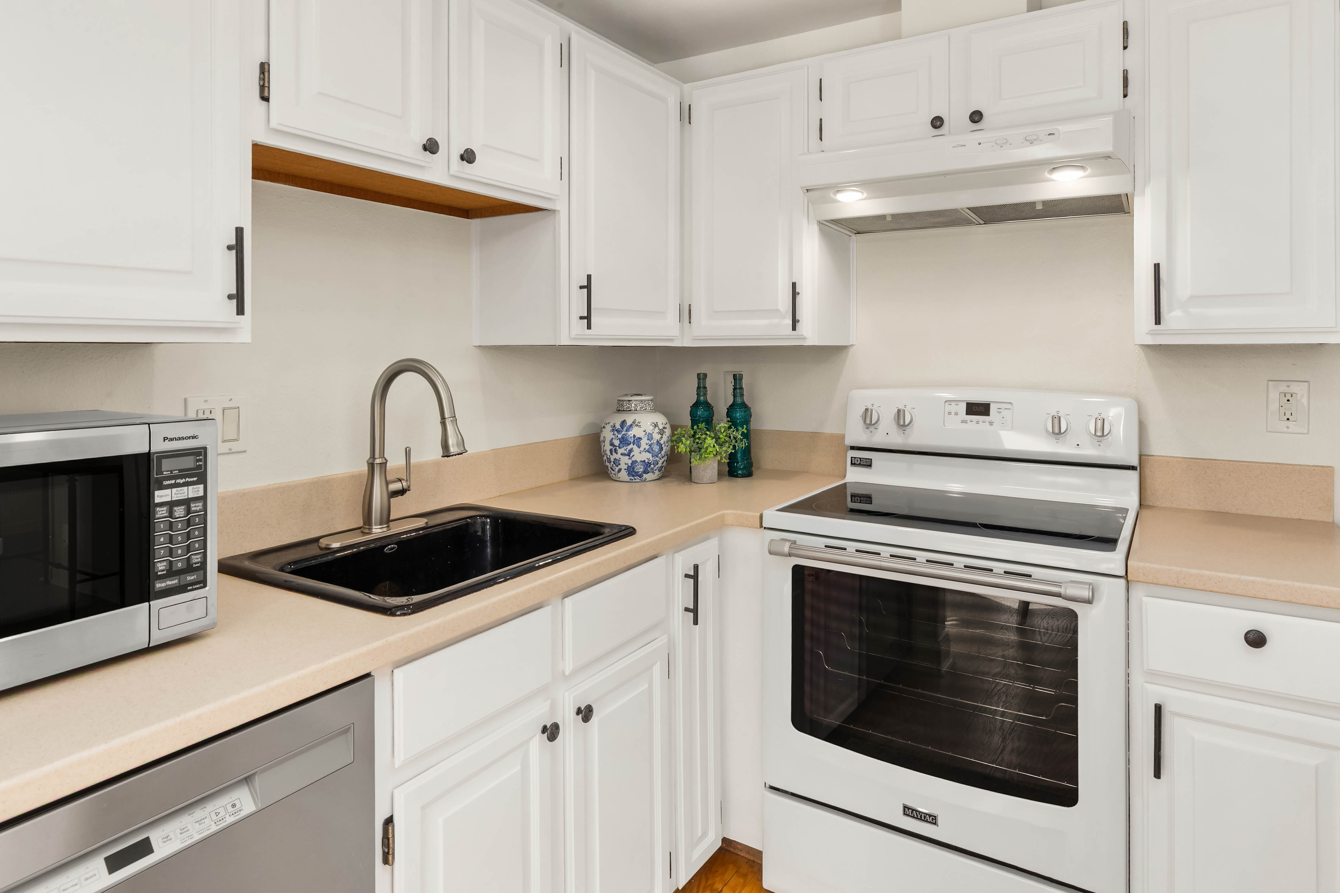  202 W Olympic Place Unit #302, Seattle, WA 98119 - 物件實景