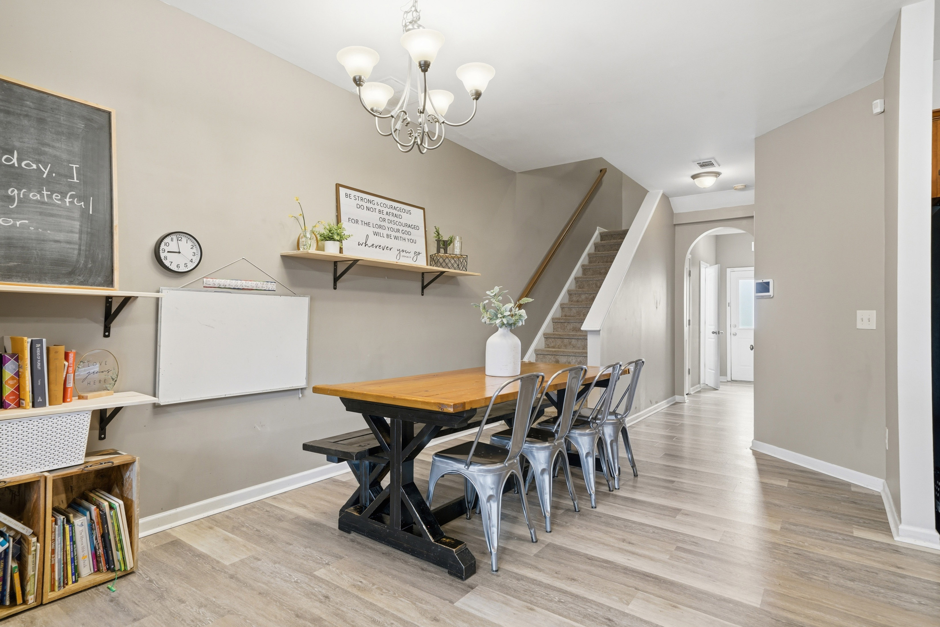  Charming End-Unit Townhome at the End of a Peaceful Cul-de-Sac - 物件實景