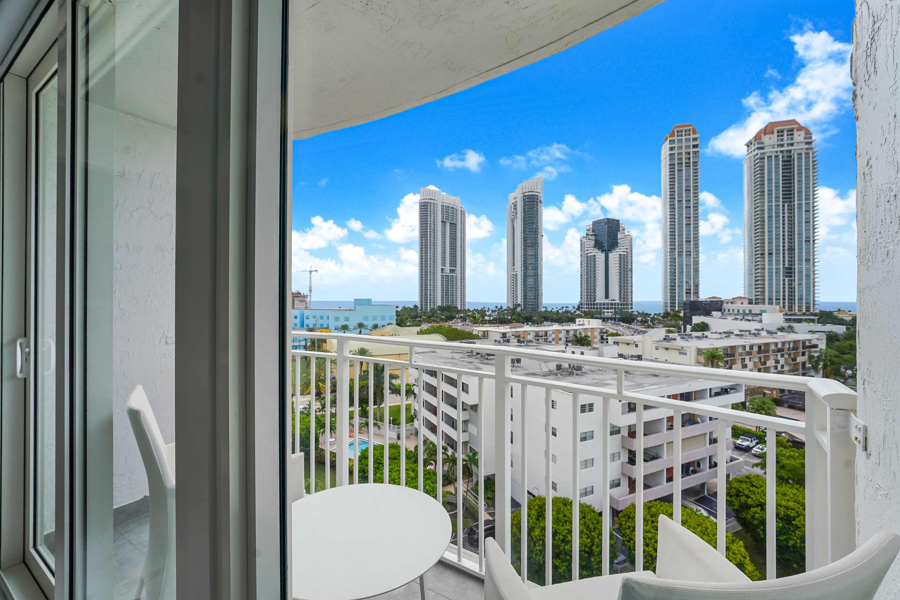  18000 N Bay Rd, Sunny Isles Beach, FL, 33160 - 物件實景
