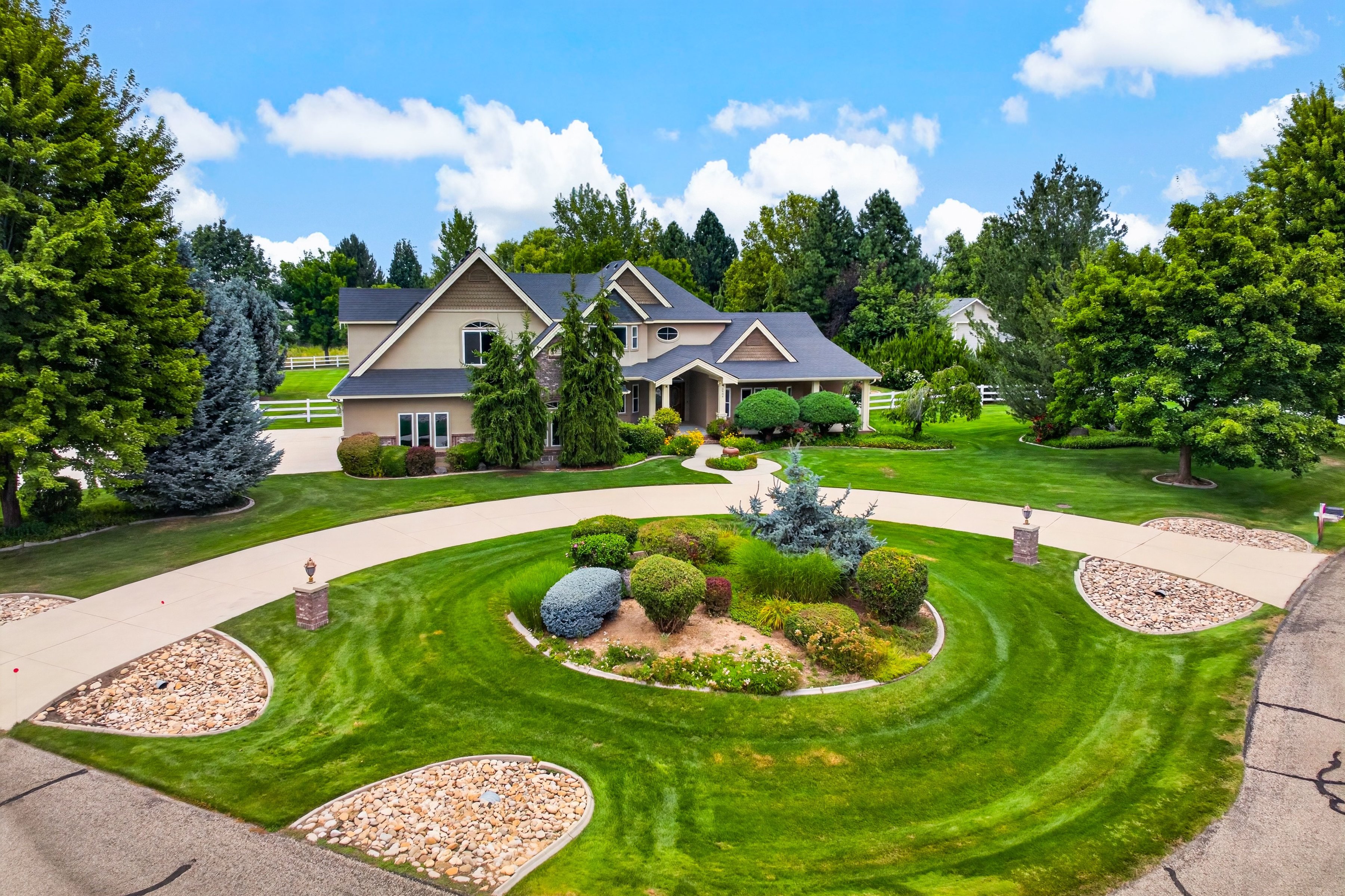  Exceptional Eagle Property - 物件實景