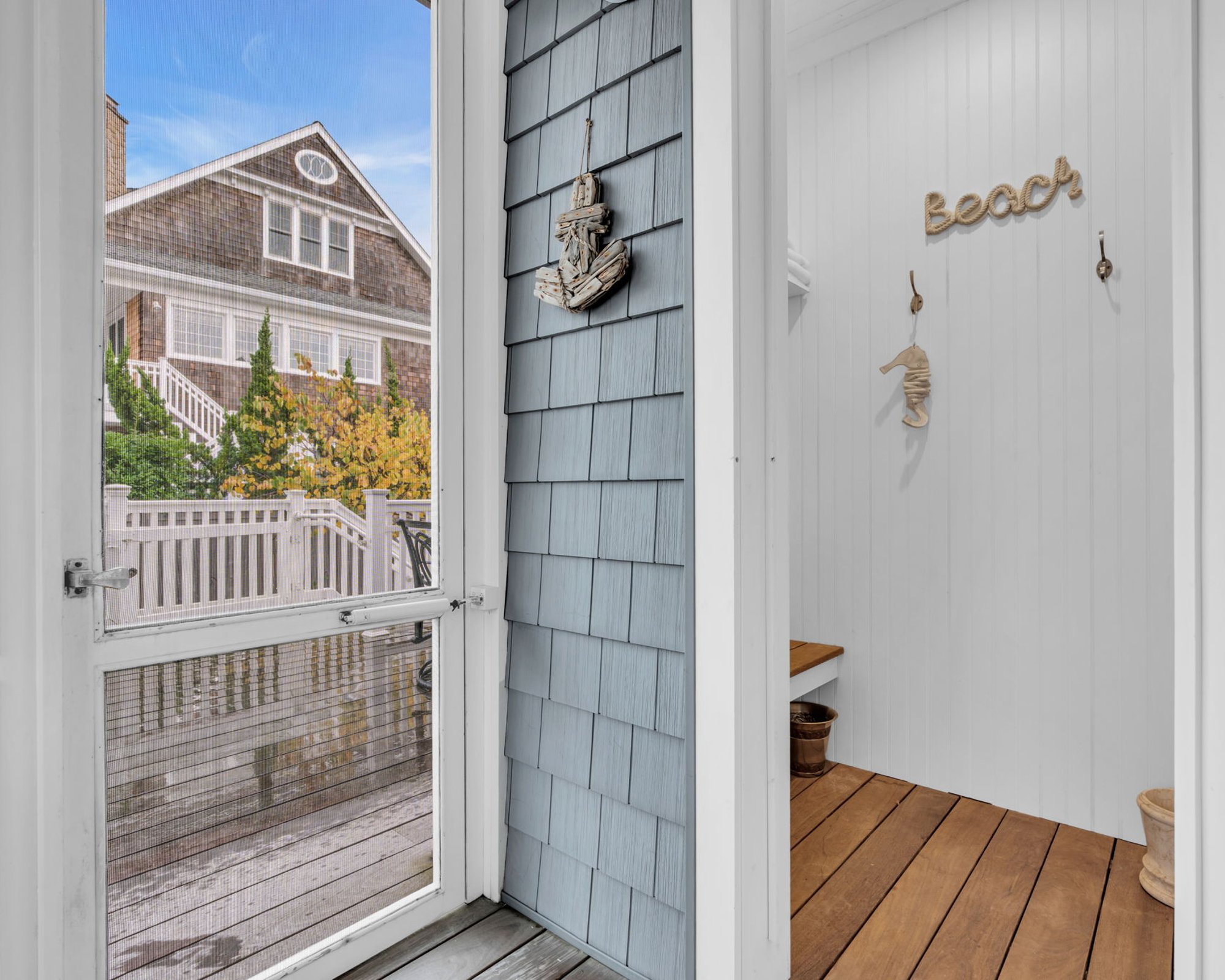  Wonderful Custom Built Ocean Block Home - 物件實景