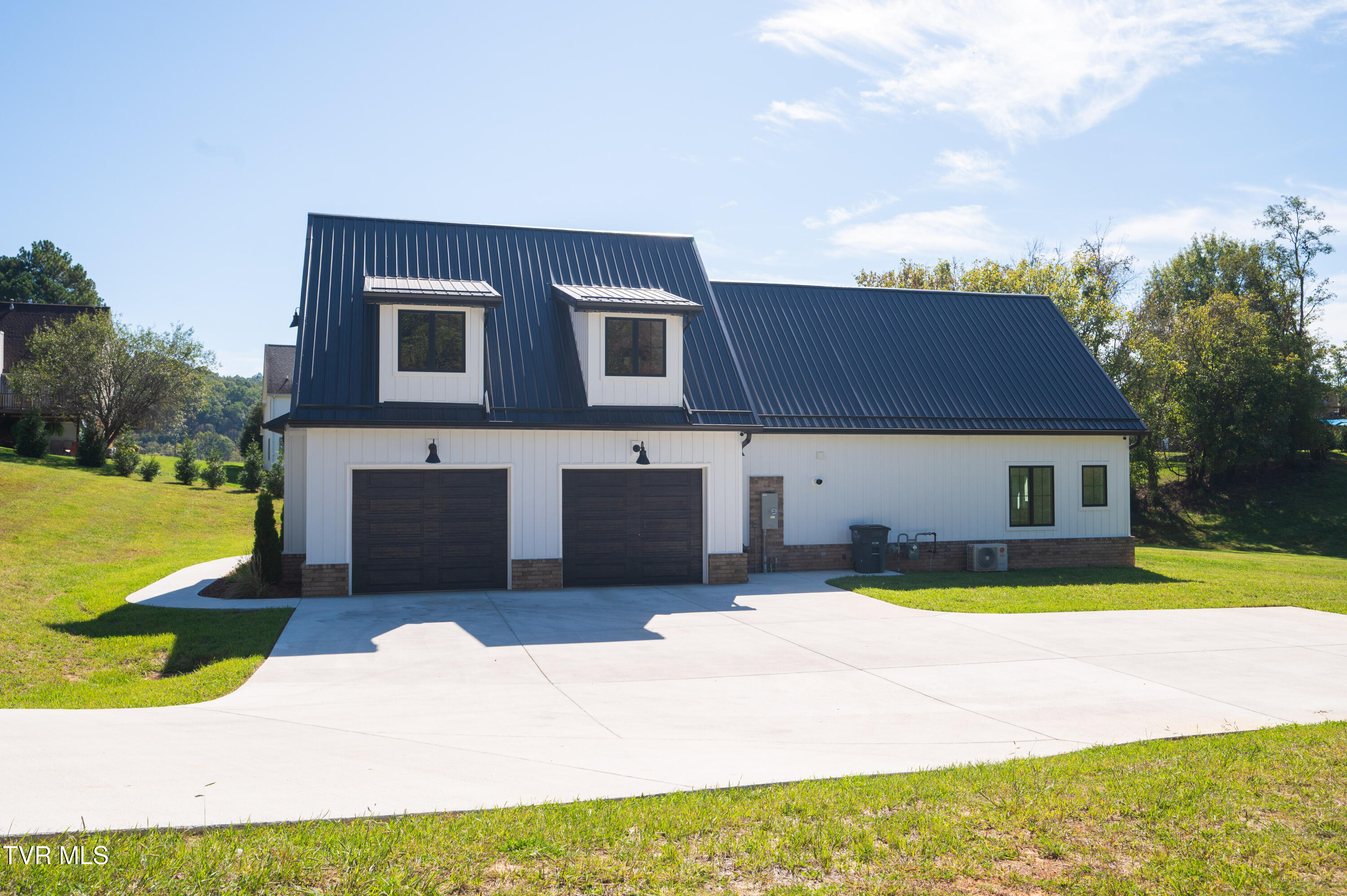 Kingsport, Tennessee, 37664, United States, 4 Bedrooms Bedrooms, ,4 BathroomsBathrooms,Residential,For Sale,1981214