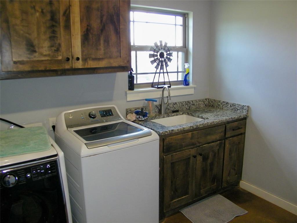 Kingfisher, Oklahoma, 73750, United States, 4 Bedrooms Bedrooms, ,3 BathroomsBathrooms,Residential,For Sale,1973899