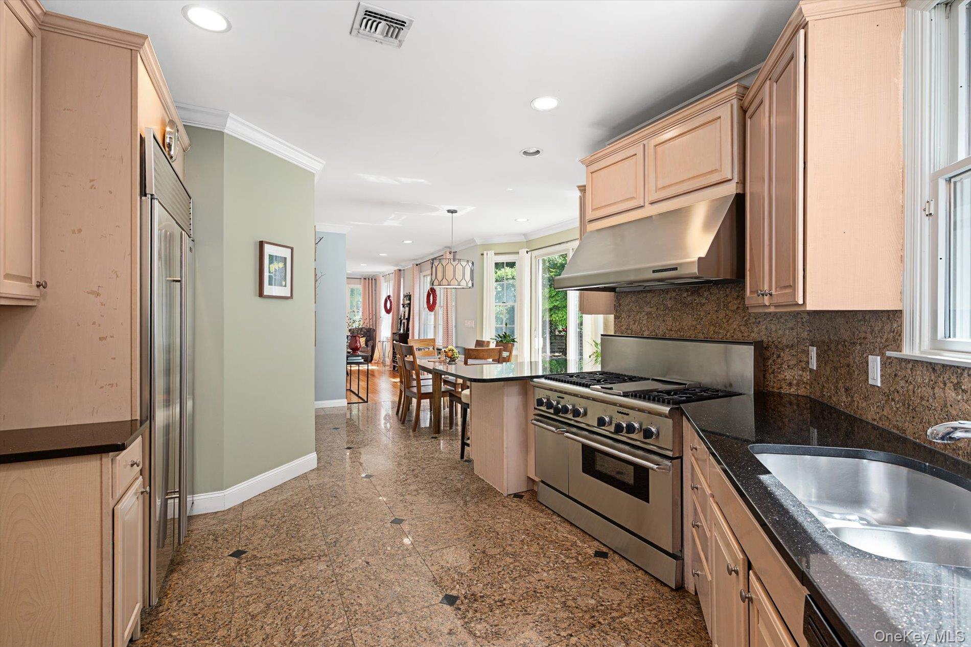  15 Church Street, Roslyn, NY, 11576 - 物件實景