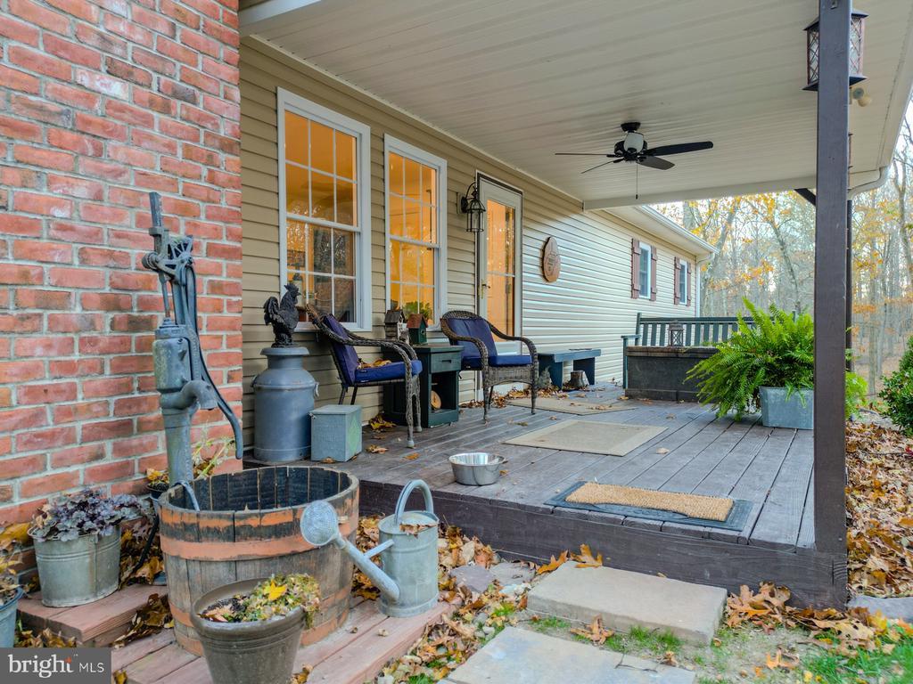 Paw Paw, West Virginia, 25434, United States, 3 Bedrooms Bedrooms, ,3 BathroomsBathrooms,Residential,For Sale,1989238