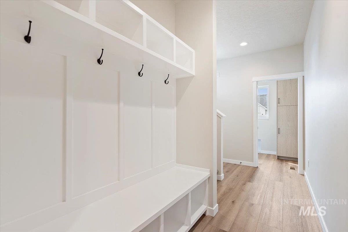 Eagle, Idaho, 83616-1017, United States, 4 Bedrooms Bedrooms, ,Residential,For Sale,1925086