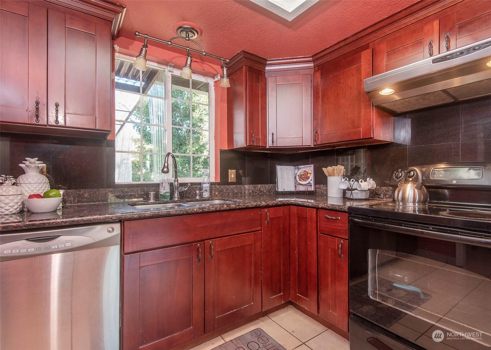 33915 38TH PLACE SW, FEDERAL WAY, Washington, 98023, United States, 5 Bedrooms Bedrooms, ,3 BathroomsBathrooms,Residential,For Sale,33915 38TH PLACE SW,1623446