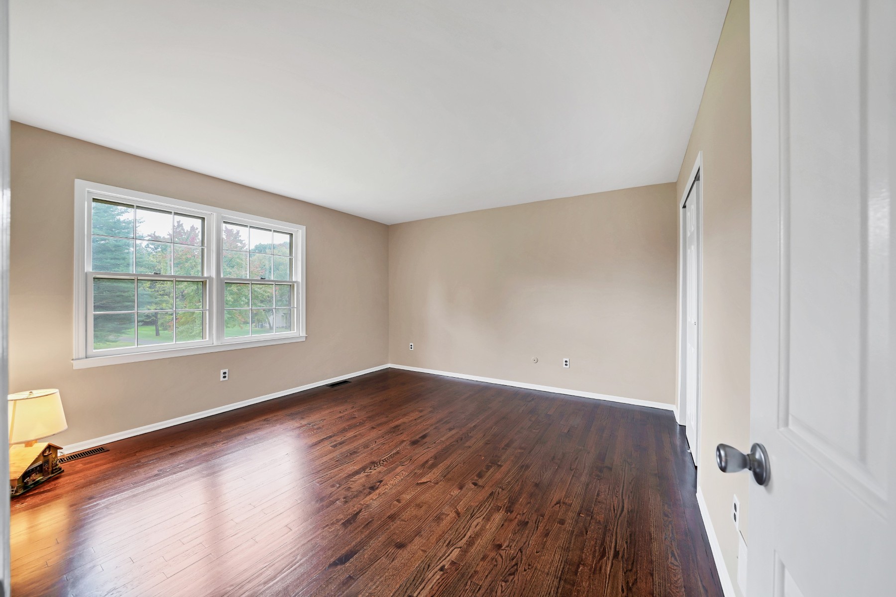  Beautifully Maintained Colonial with Expansive Backyard - 物件實景